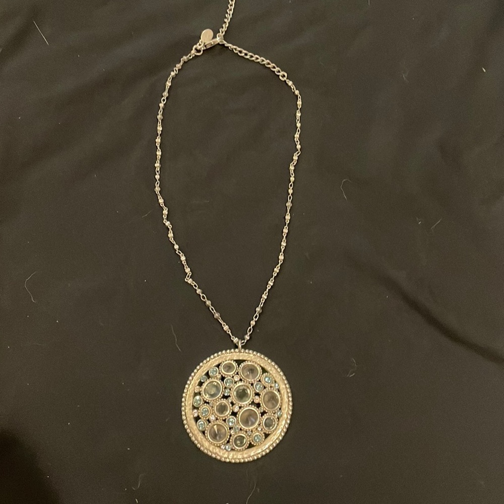 Sorelli circle necklace